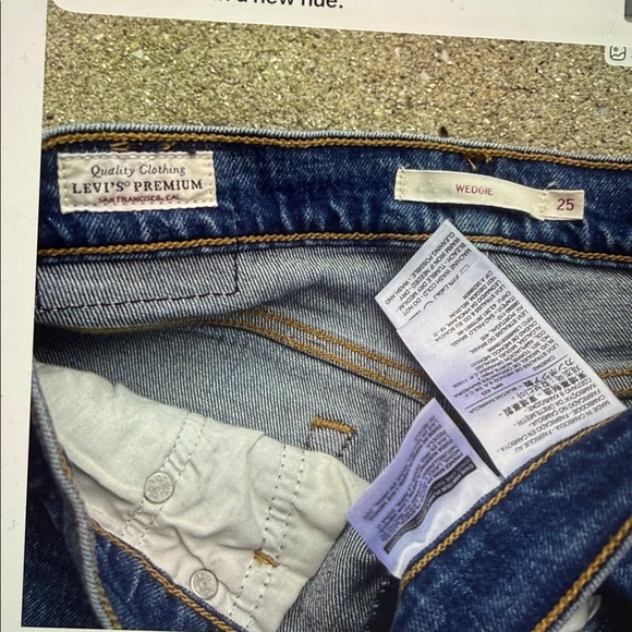 Levi’s Premium Wedgie Icon Fit Jeans - Picture 4 of 8